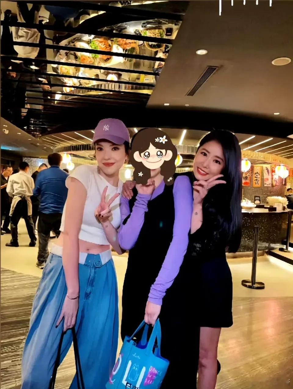 林心如在许玮甯身边还是显老了，感觉是生不生孩子的区别吧 ​​​