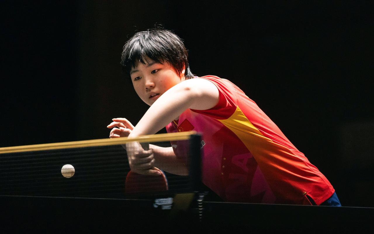球台之上，银球如箭；聚光灯下，信念如钢。国乒女团从不让期待落空，无论是陈梦的沉稳