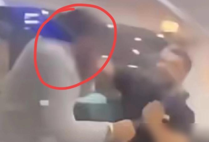 笑死我了，印度人到英国，看到人家英国餐厅卖牛肉，印度人不乐意了，因为在印度，牛被