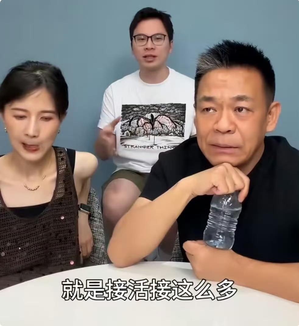孙浩这个人，
虽然长得不帅，
但是给人的感觉却很踏实，因为在他的眼里看不到任何的