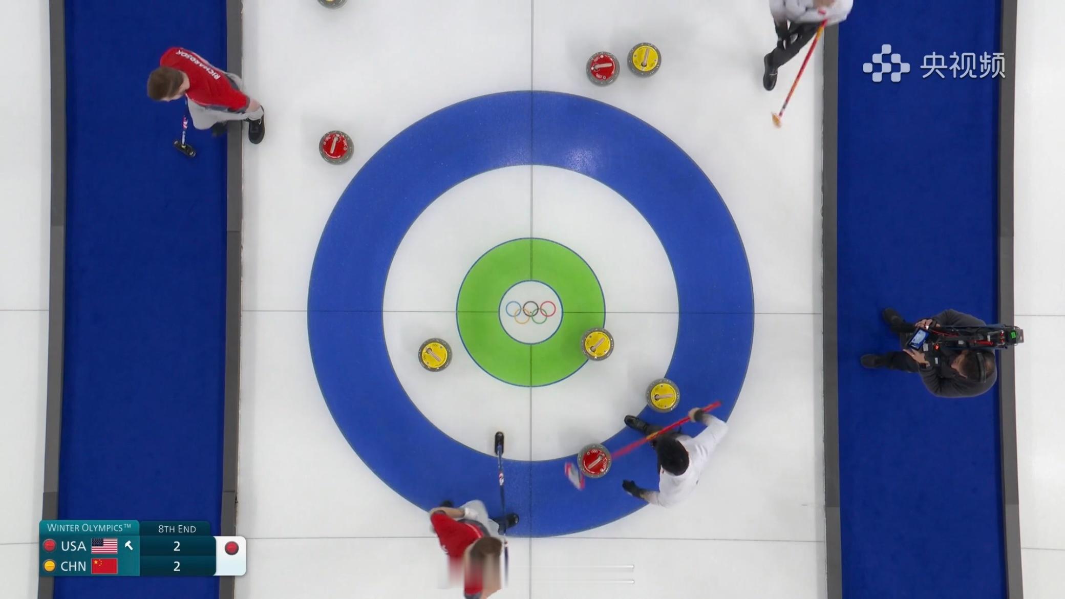 中国冰壶男队vs美国美国队大失误，中国队偷得3分，目前比分5:2领先。v观冬奥会