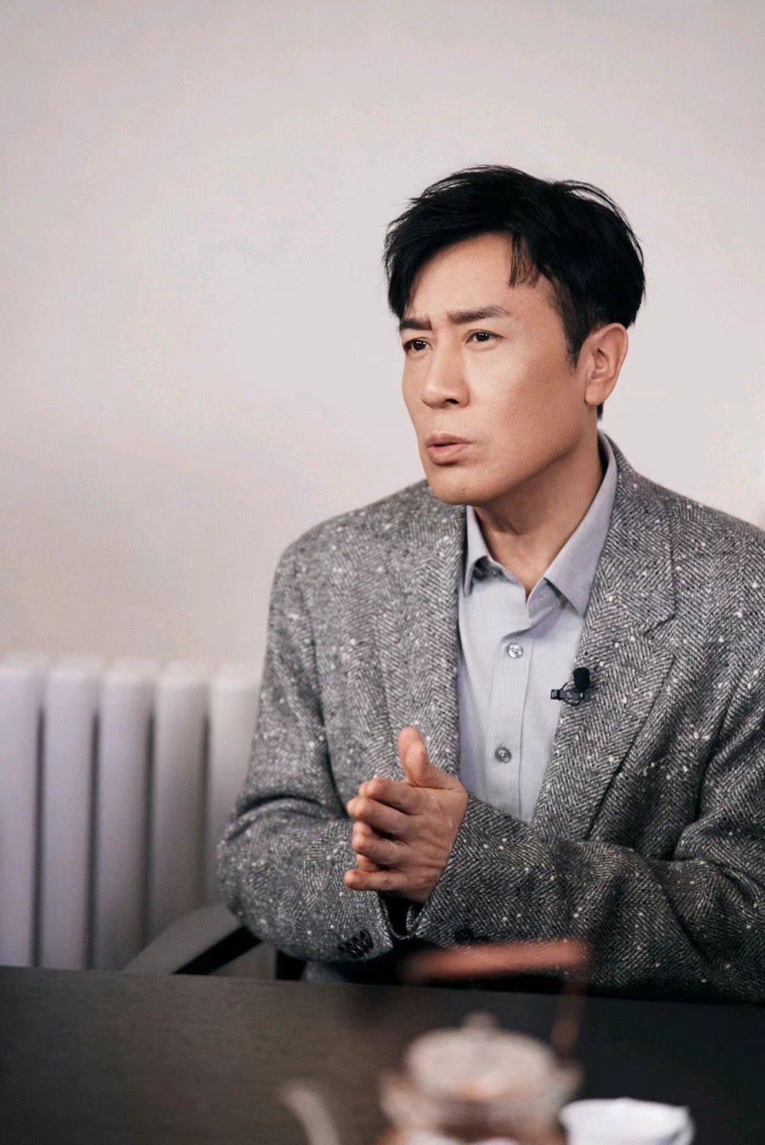 于和伟清醒又松弛于和伟向内生长二十余年沉淀，从跑龙套到白玉兰视帝，于和伟把低谷当