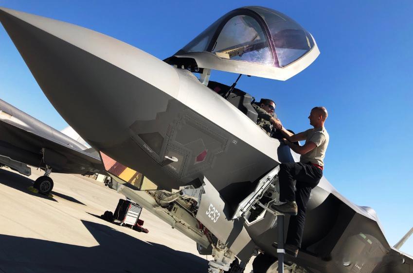 美军南海坠机真相大揭秘：燃油说站不住脚，背后藏着美军大麻烦
 
各位老铁，今儿个