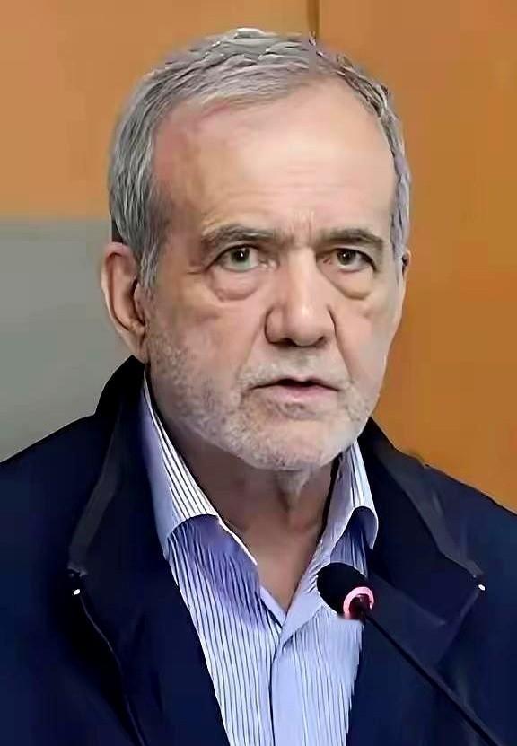 伊朗总统佩泽希齐扬，一个72岁的心脏外科医生，干了件让所有人后背发凉的事。他对着