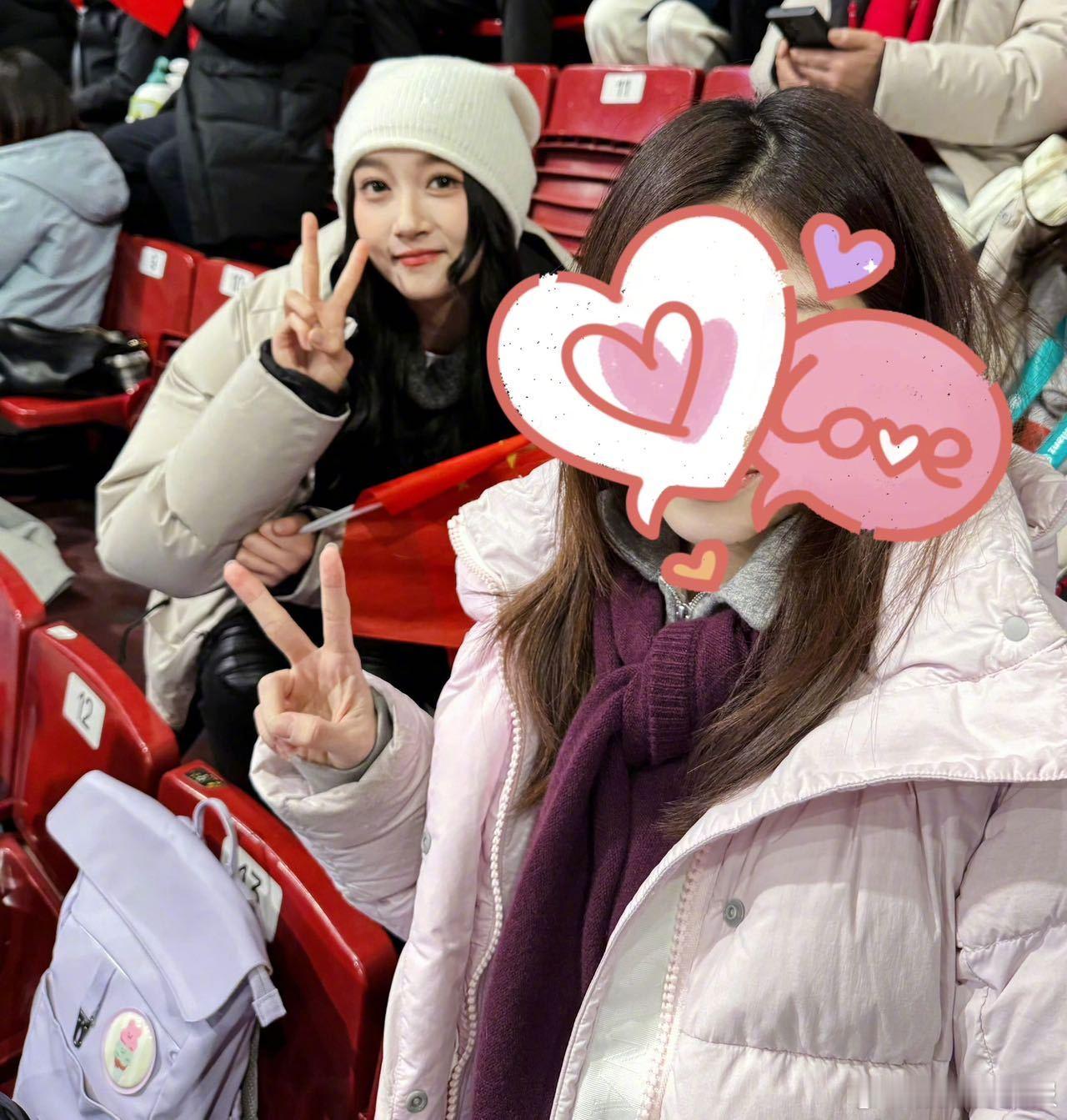 关晓彤晒冬奥会现场照 关晓彤红彤彤沉浸式看冬奥，一起感受冰雪运动的魅力关晓彤米兰