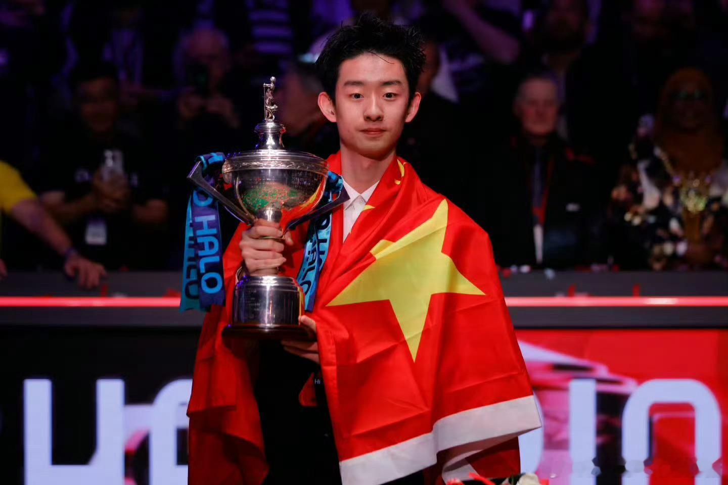 吴宜泽18比17墨菲 斯诺克世锦赛决赛，吴宜泽18比17击败墨菲，首夺世锦赛&三