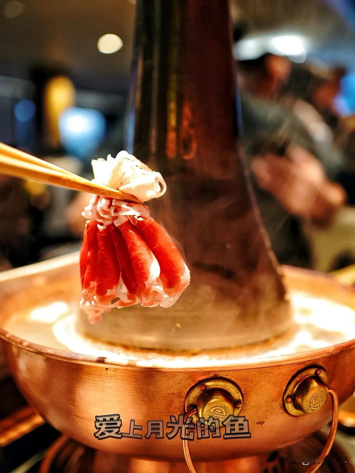 📍京涮棠老北京铜锅涮肉| 滇池路首店打卡
最近在昆明滇池路挖到一家超正宗的老北