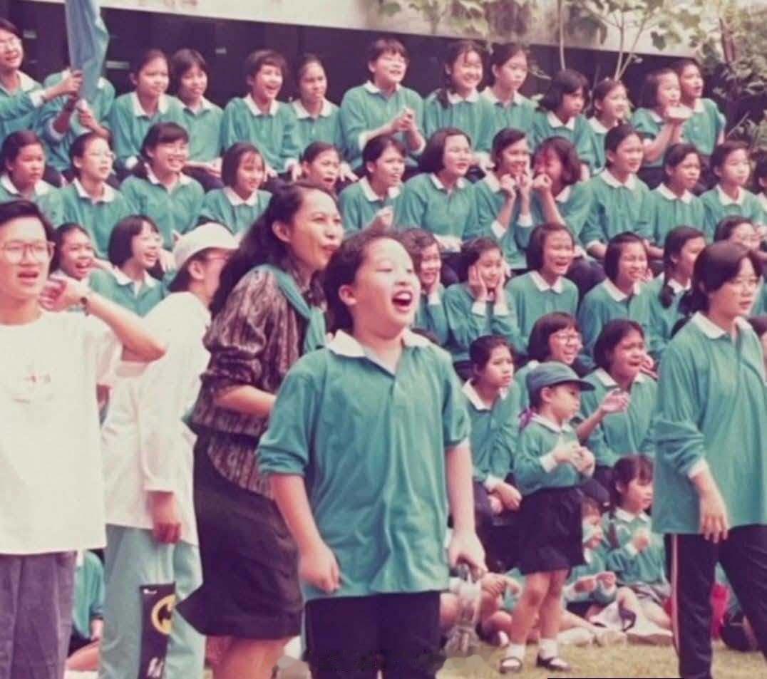王室王室泰国王室帕公主 老照片：学生时代的帕公主，来自帕公主同学们的私人收藏。 