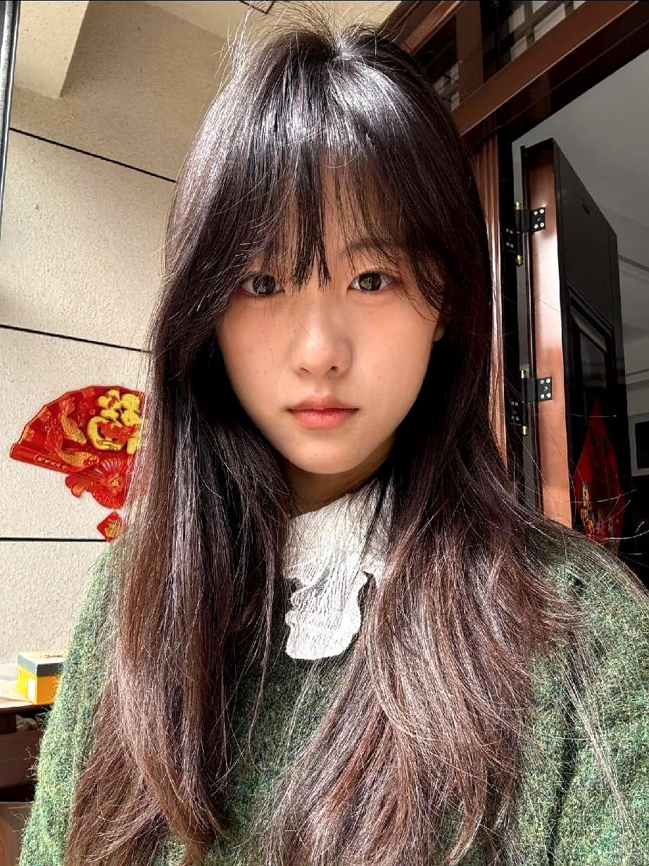 有些亲戚，嘴上像刀子，手里却没停过。
小姨就是这种人，见面时会嫌人黑、说人没规矩