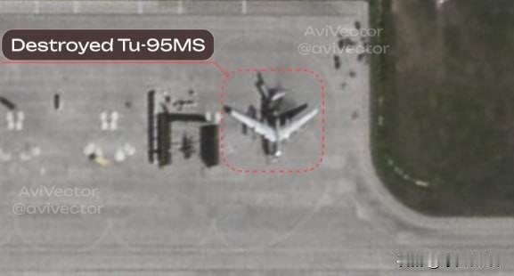 通过卫图可以确认乌克兰无人机确实摧毁了一架Tu-95，恩格斯机场的这架tu-95
