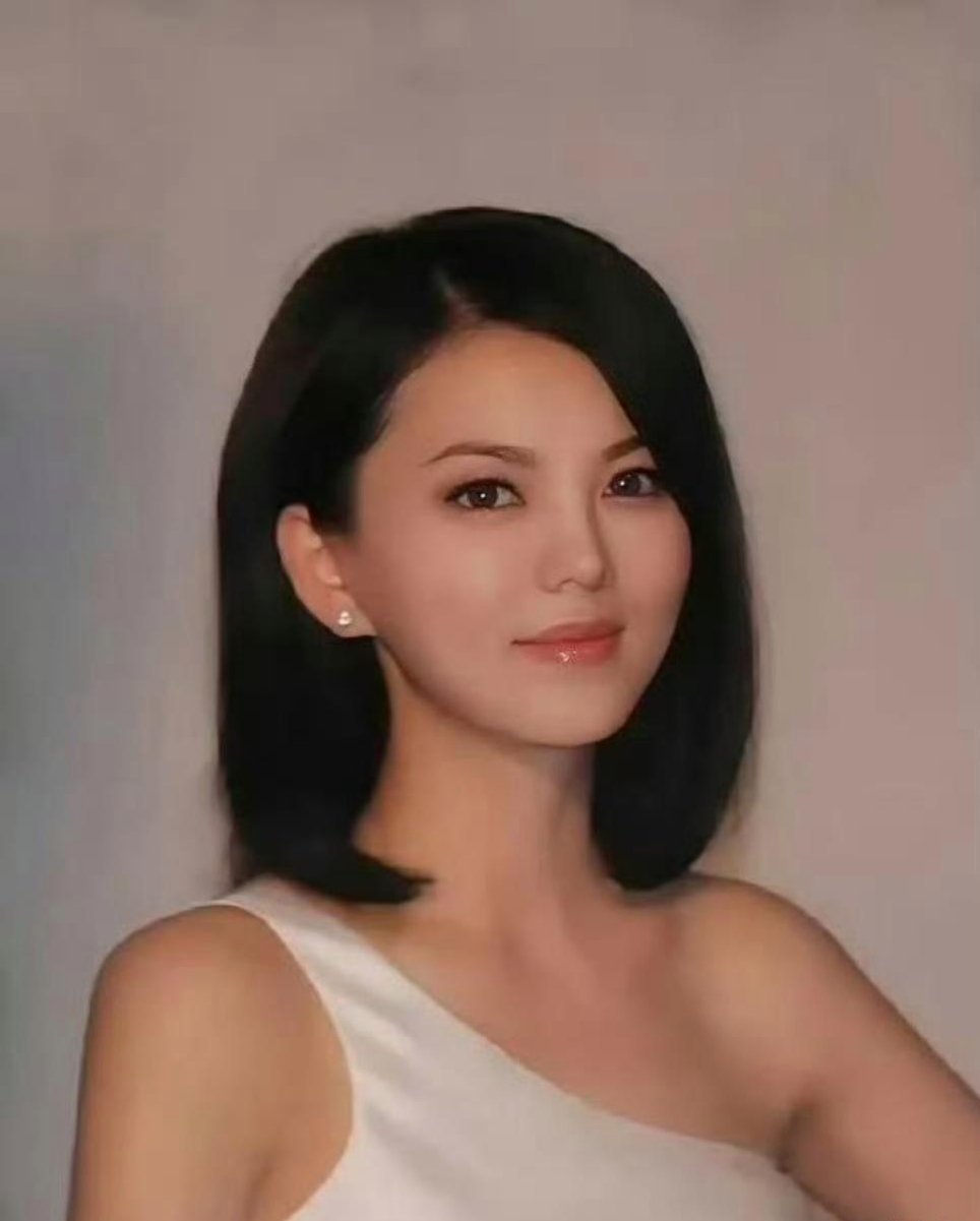 现在的李湘终于找回了以前的影子啊！ 