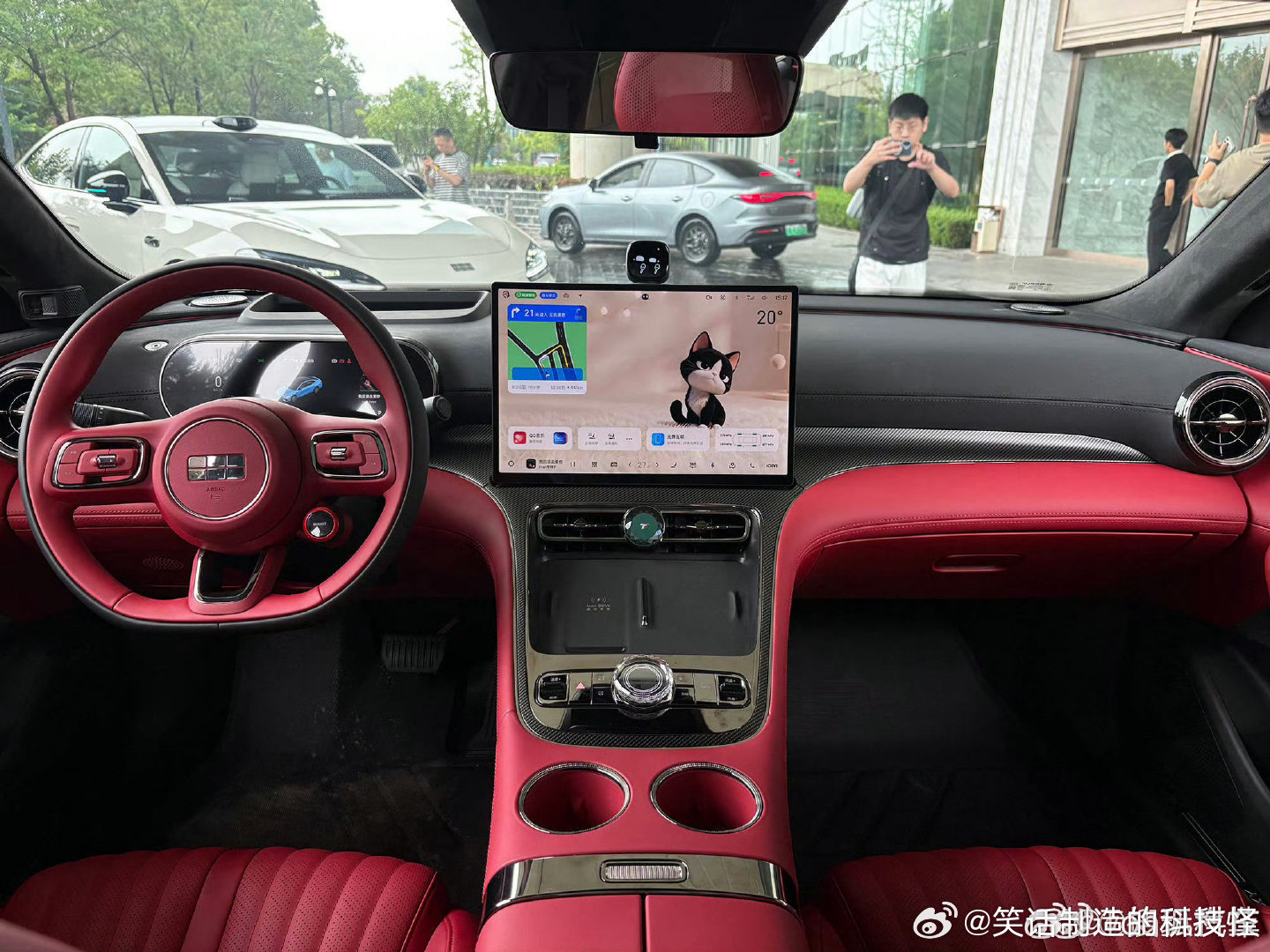 【吉利银河TT Ultra版首发亮相】新车与普通版TT在设计上没有太多差异，但在