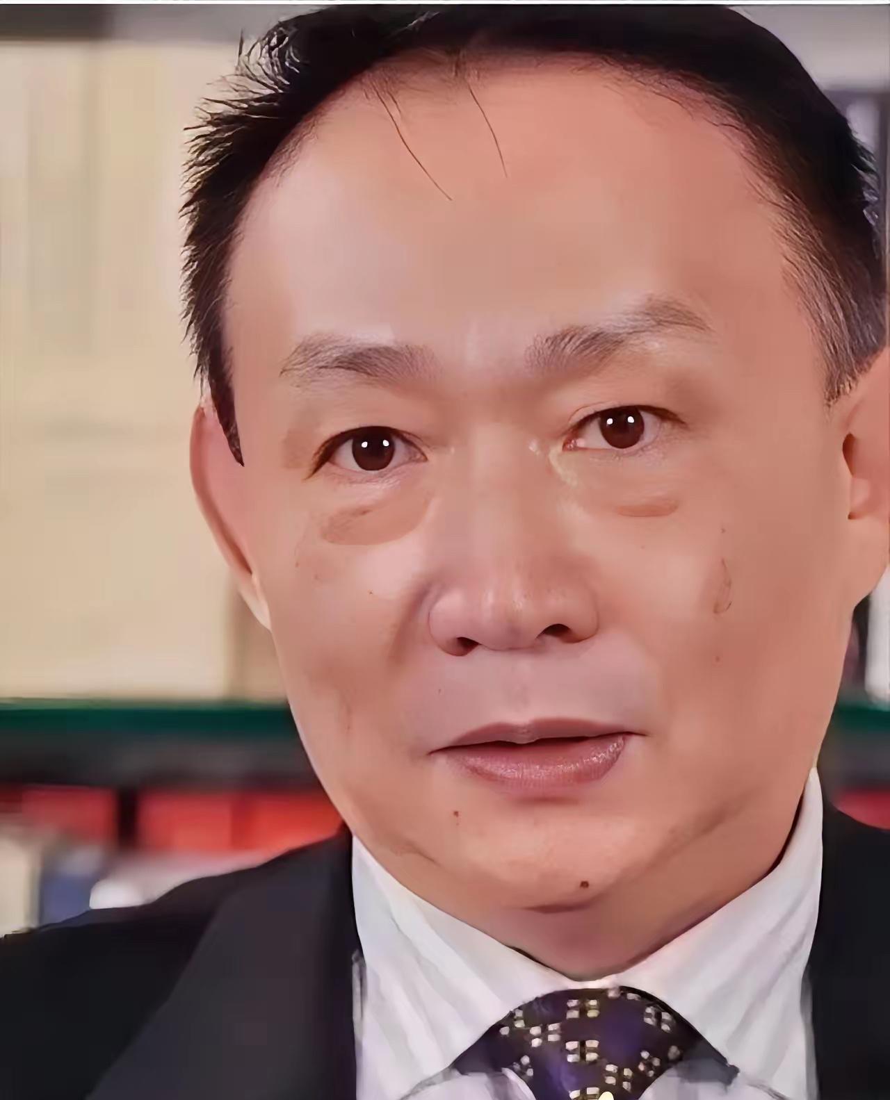 放着好好的亿万富翁不当，非要跑出来砸别人的饭碗。
​去扒了一下卢麒元教授的底，真