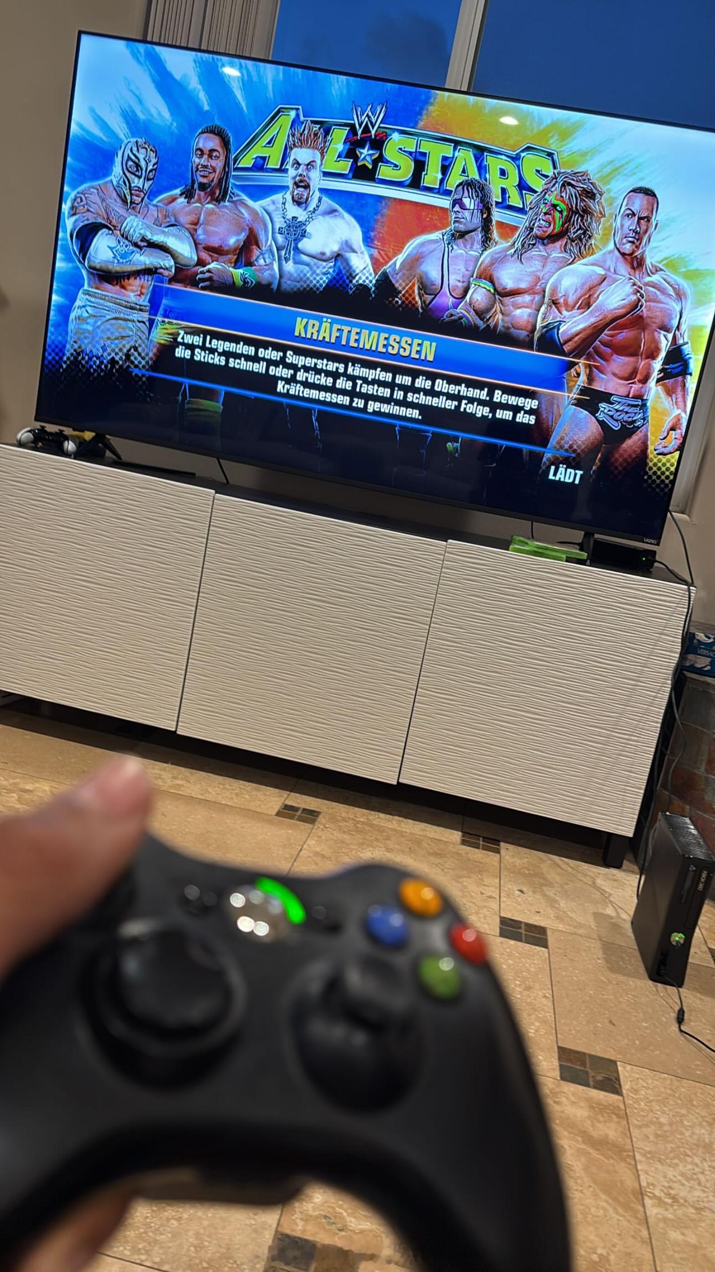 享受假期豪泽宅家打游戏🕹～ 