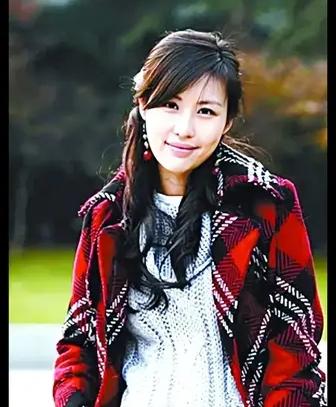 从外貌上来说，现在的王石真配不上田朴珺了，田朴珺如同仙姑附体，不但更美了，还美的