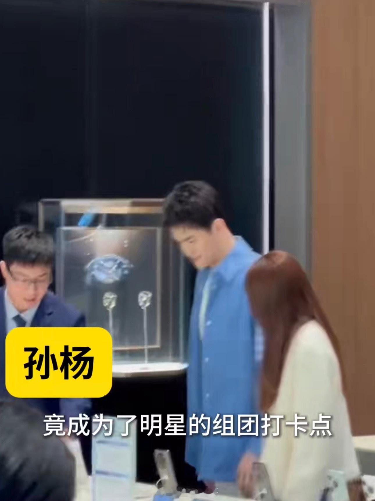 多地华为门店偶遇名人买手机新机上市了还没时间去看，看完发布会后是真的挺心动的，这