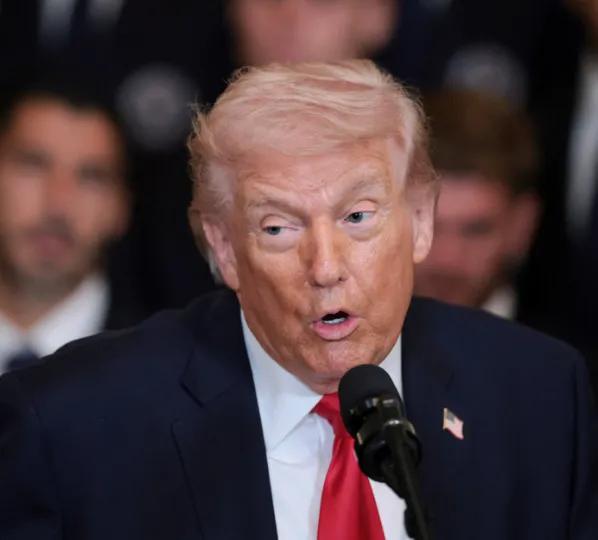 特朗普喊“让伊朗再次伟大”，前提是无条件投降。这次连遮羞布都懒得披了，要参与挑选