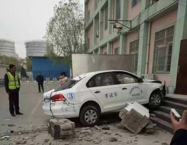 雷军将启动法律程序 哪个驾校没出过事故的 ？小米是认真在做赛道培训，请车主看耐力