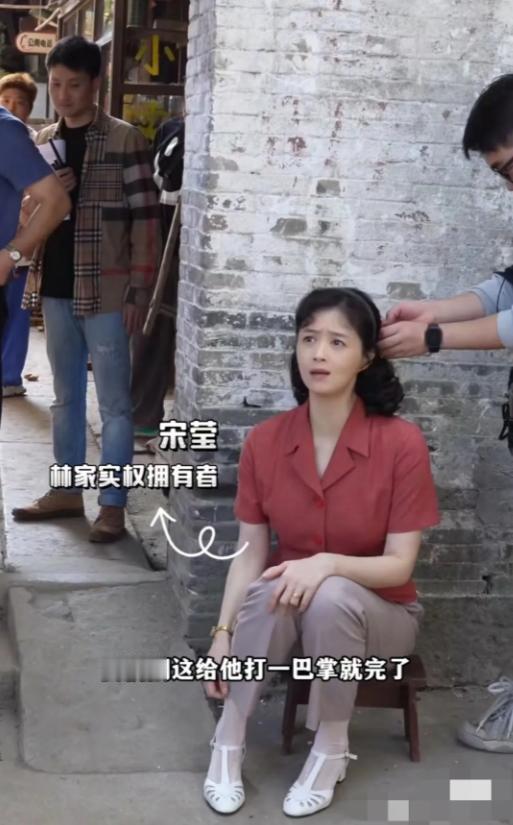 尼龙丝袜配皮凉鞋？[心]


不知道大家有没有 看前段时间特别火的电视剧《小巷人