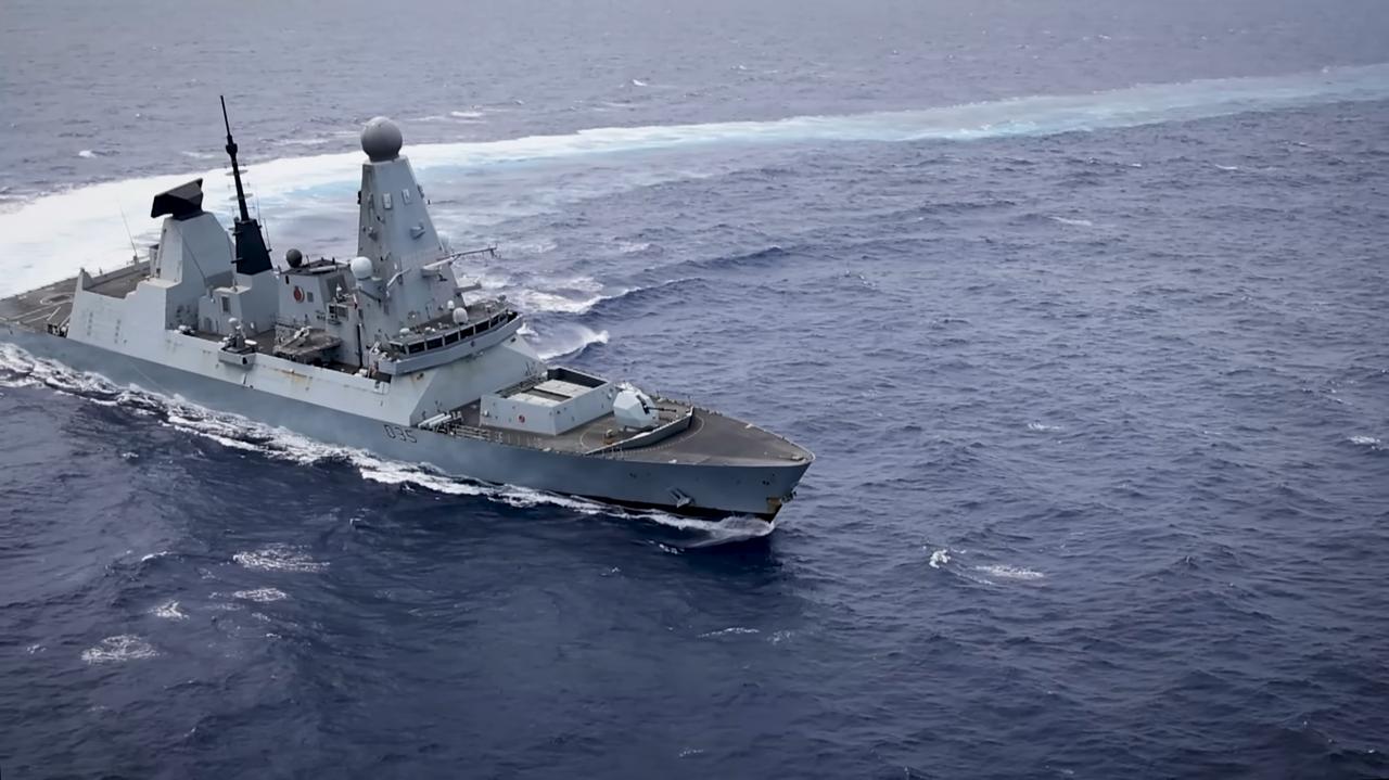 龙号驱逐舰是英国海军目前主力45型驱逐舰的四号舰，于2012年4月服役。2026