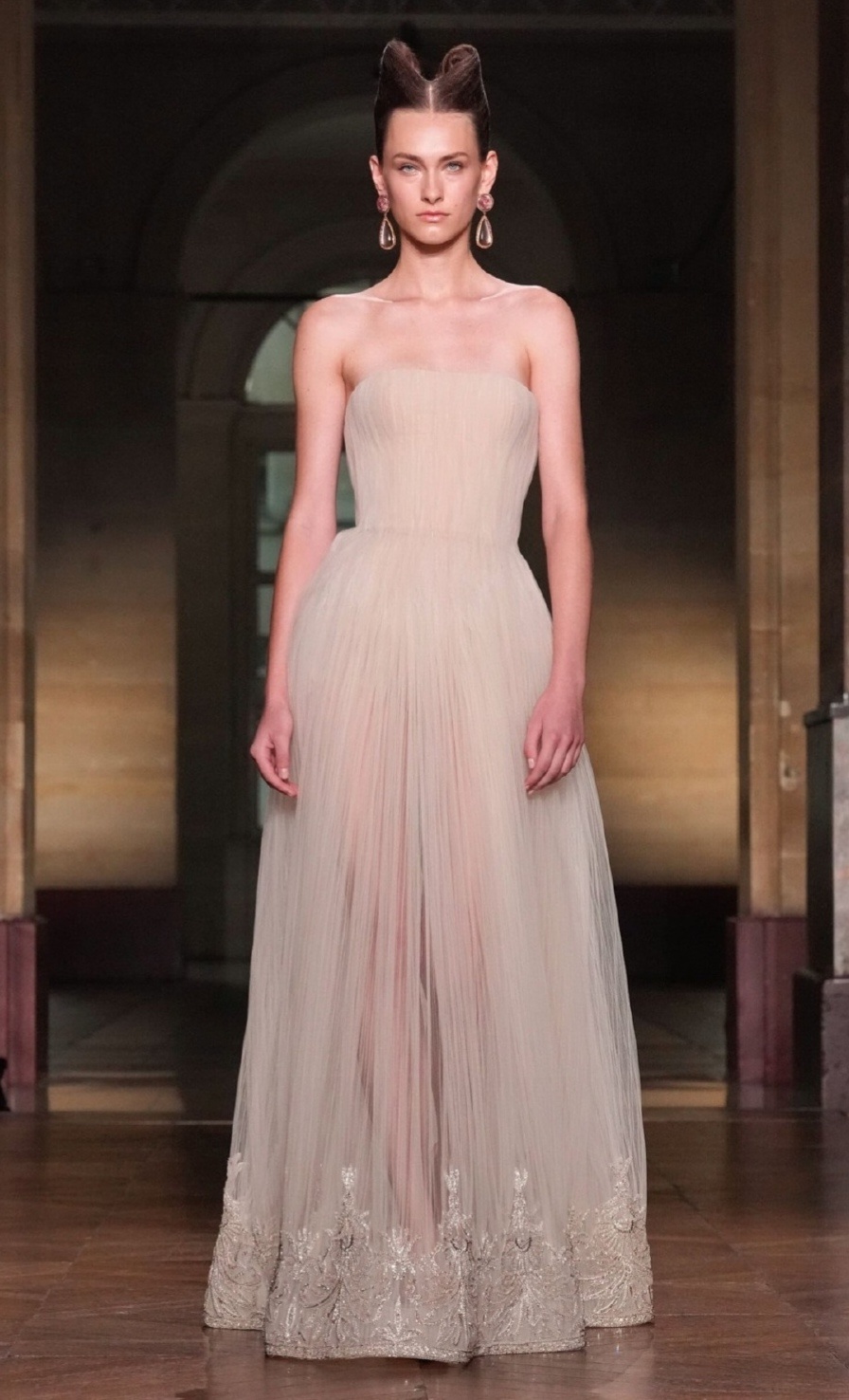 智秀身穿Georges Hobeika 2025秋冬高定 佩戴卡地亚高级珠宝亮相