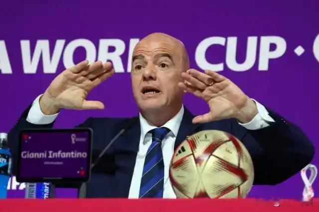 美国以为“中国人非看不可”。美加墨世界杯在中国的转播可能要凉凉了，央视顶住了，因