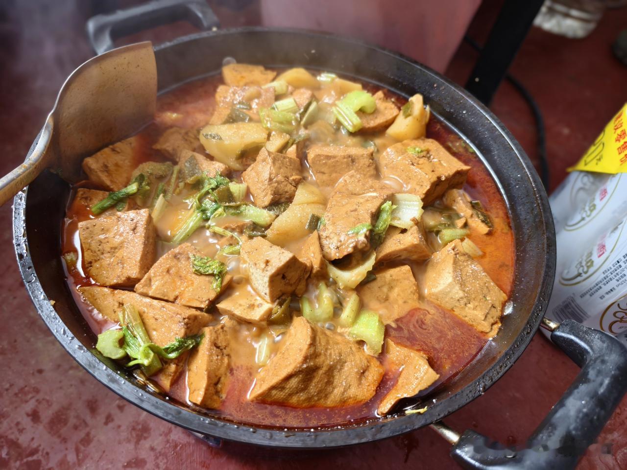 夏日生活打卡记 地标山西偏关小县城特色美食“素油辣椒炖豆腐”，偏关的胡麻油和豆腐