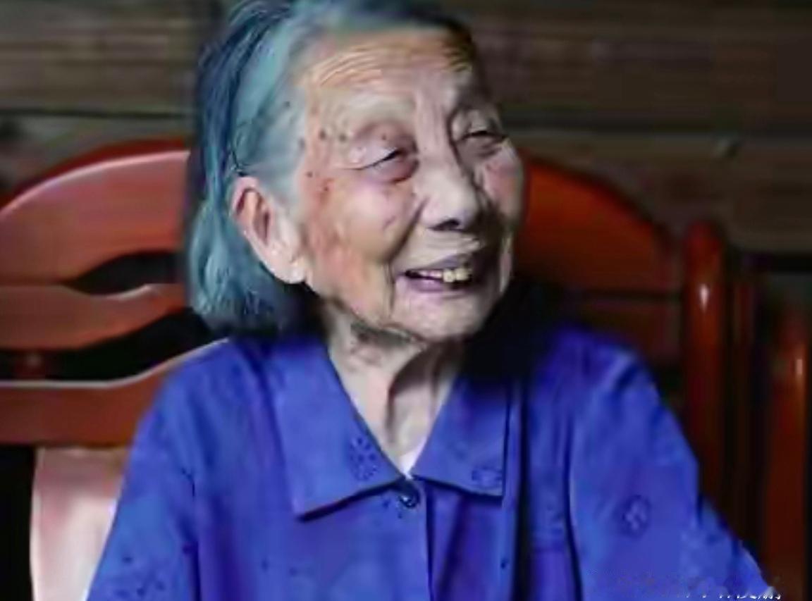 101岁老奶奶长寿秘诀就一句话！

在浙江温州永嘉黄田街道江边村，已经101岁的