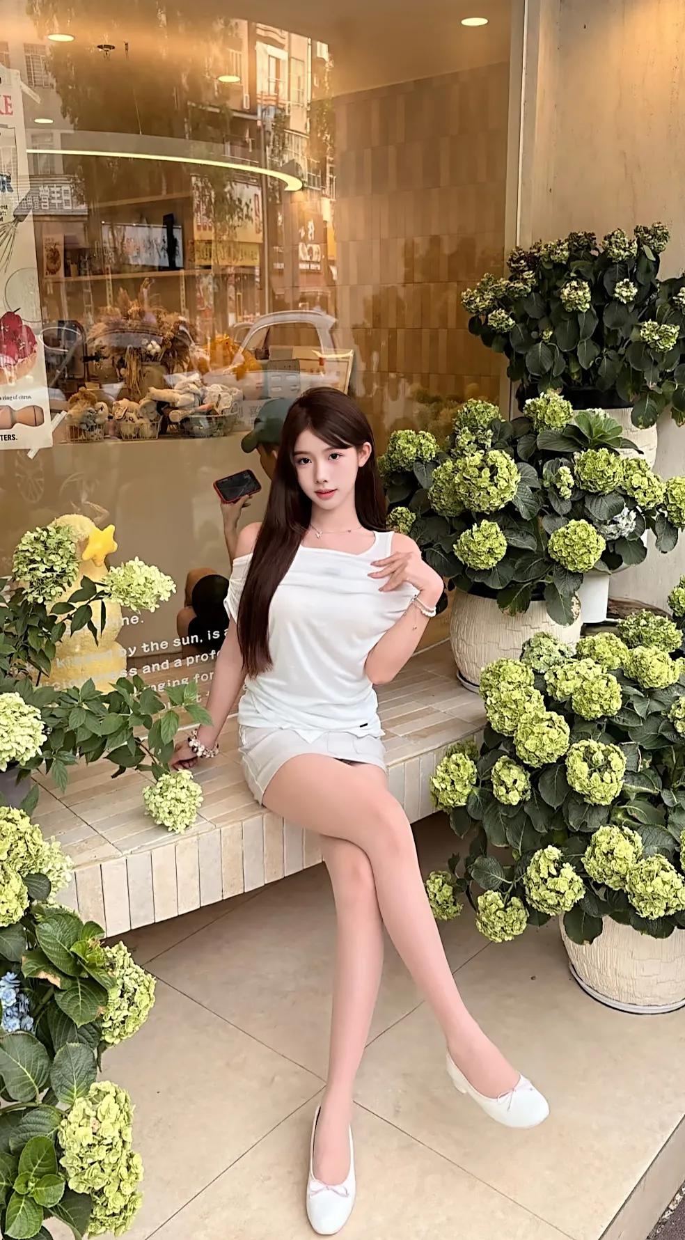 别的城市不知道，因为没长久生活过。
江南城市我推荐江西九江，湖南长沙，湖北武汉，