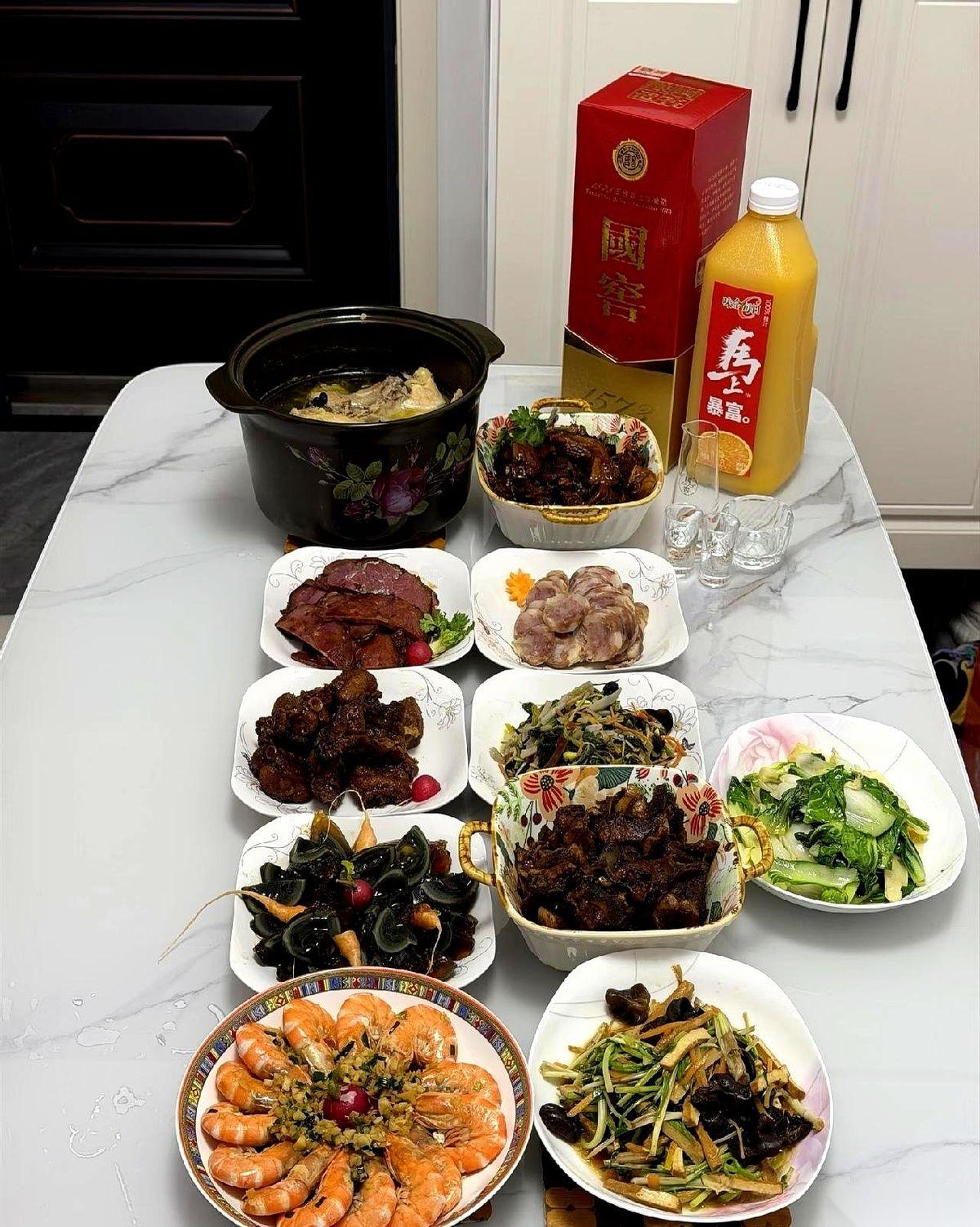 他每年都来我家住两天，一住就是十六年，结果去年我实在受不了，找借口推了。谁知道，