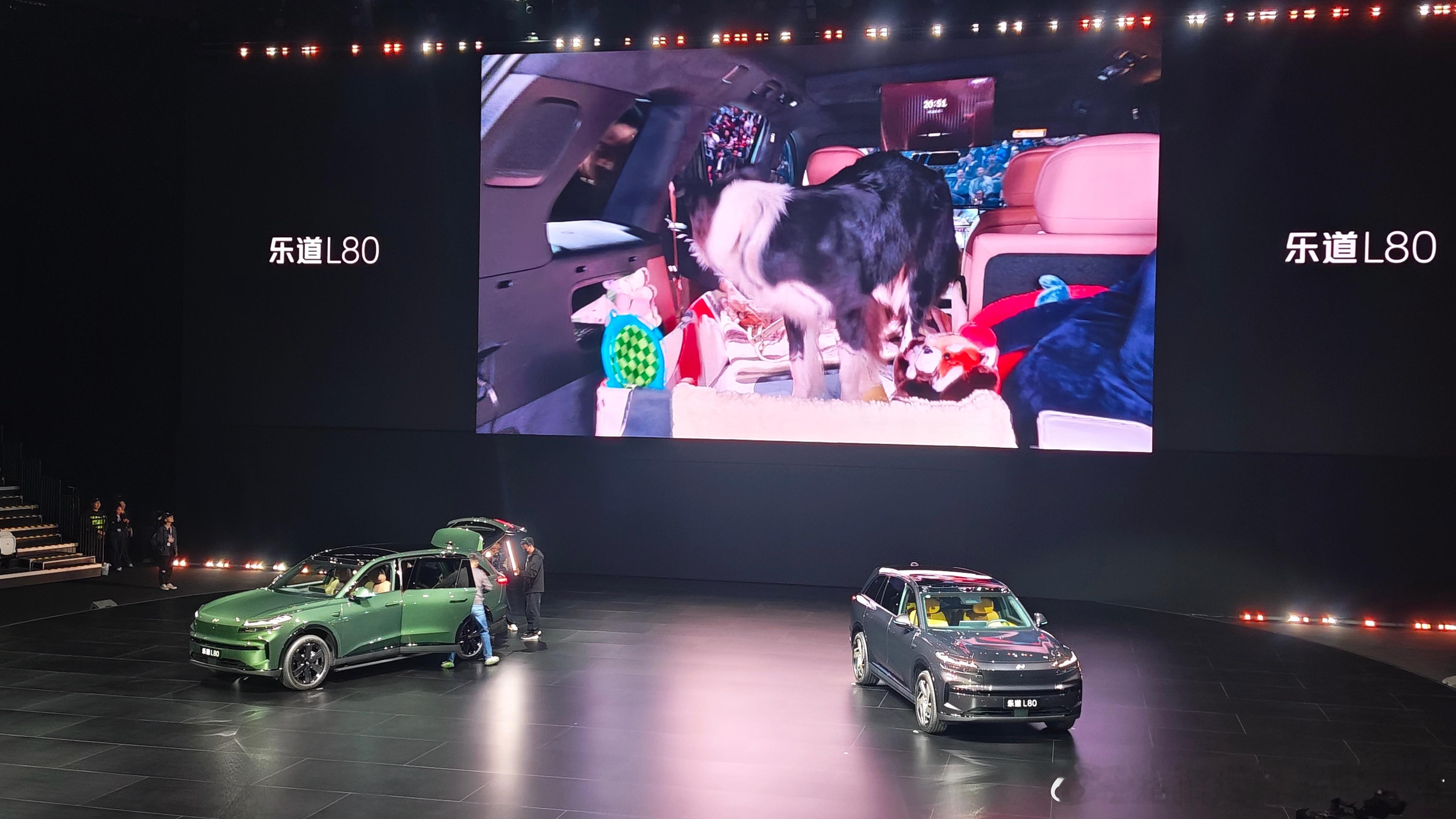 太卷了，斌哥发布会开始溜毛孩子李斌L80发布会做饭遛狗铺床 中国大五座suv空间