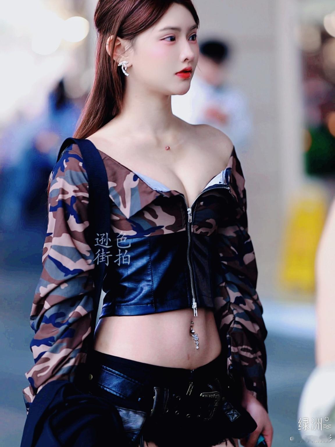 【成都街拍】妩媚动人。丨摄影拍照每日穿搭   ​​​   ​​​