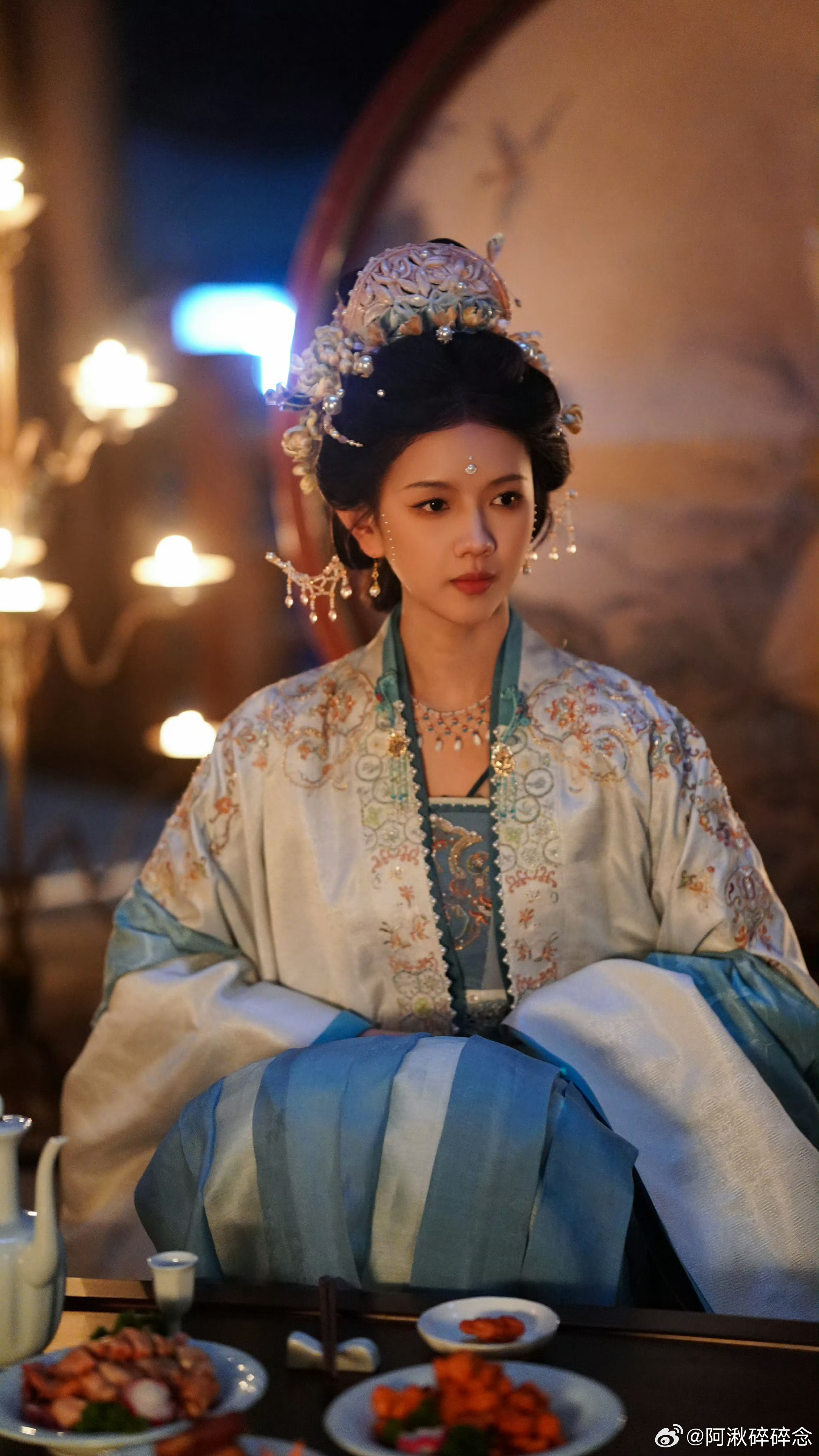 公孙鄞齐姝逐玉有自己的梁祝齐姝女扮男装入书院，英气俊朗，与公孙鄞双向心动，氛围感