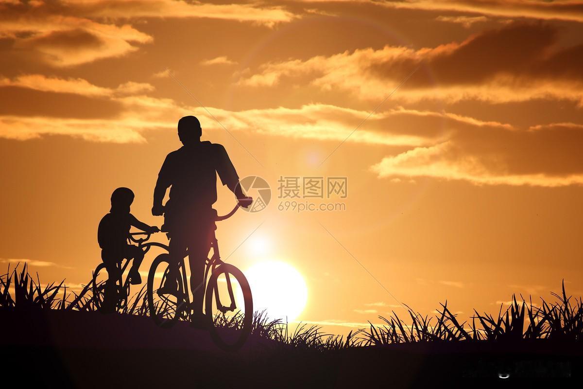 十七年前，我拿到西安交大计算机系录取通知书。我爹走遍三十二户人家借钱。全
村人都