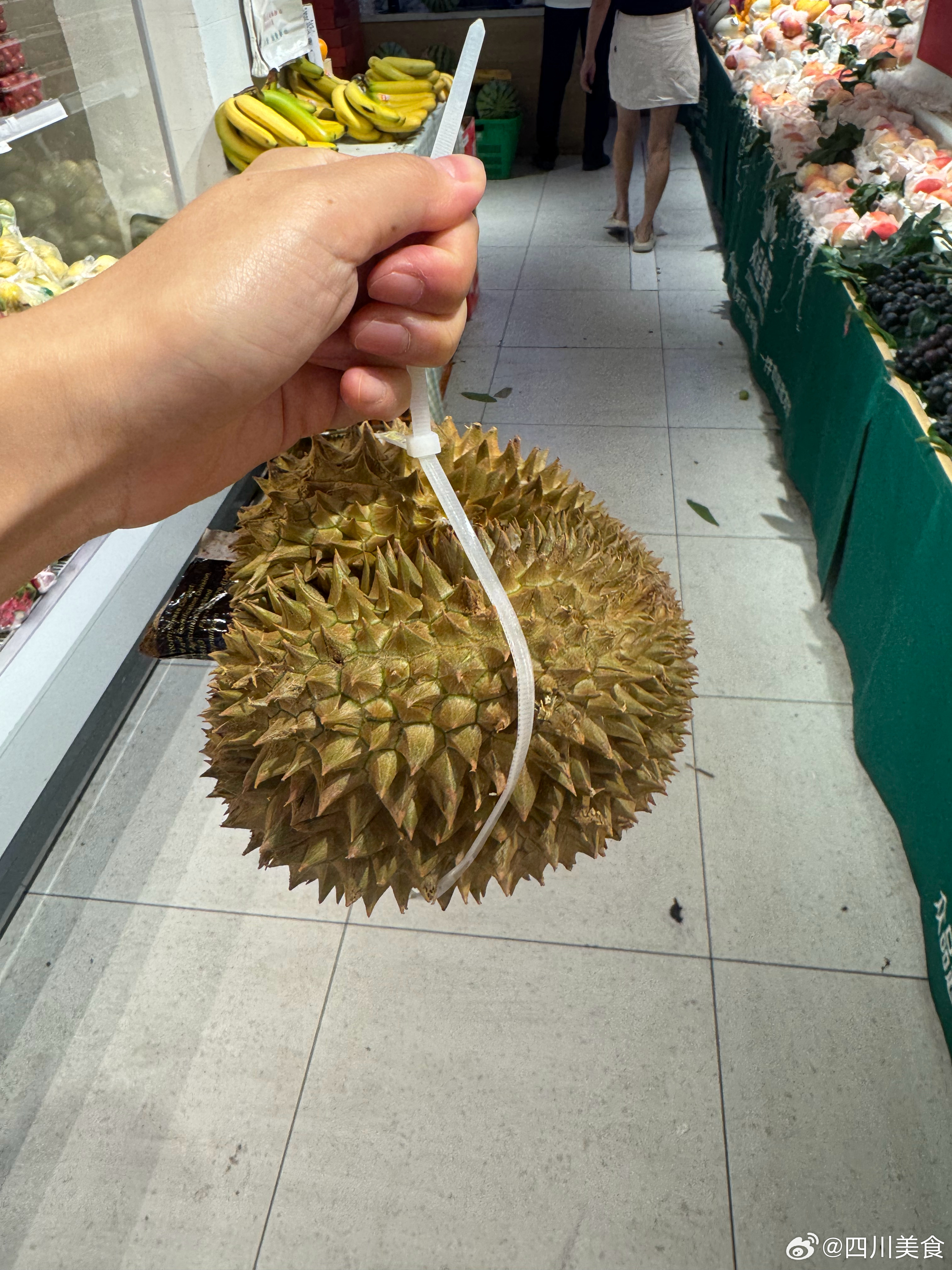 我以为我挑到了一个超级完美的小榴莲可是验果只有一房熟了，其它的还是生包 ，还是大