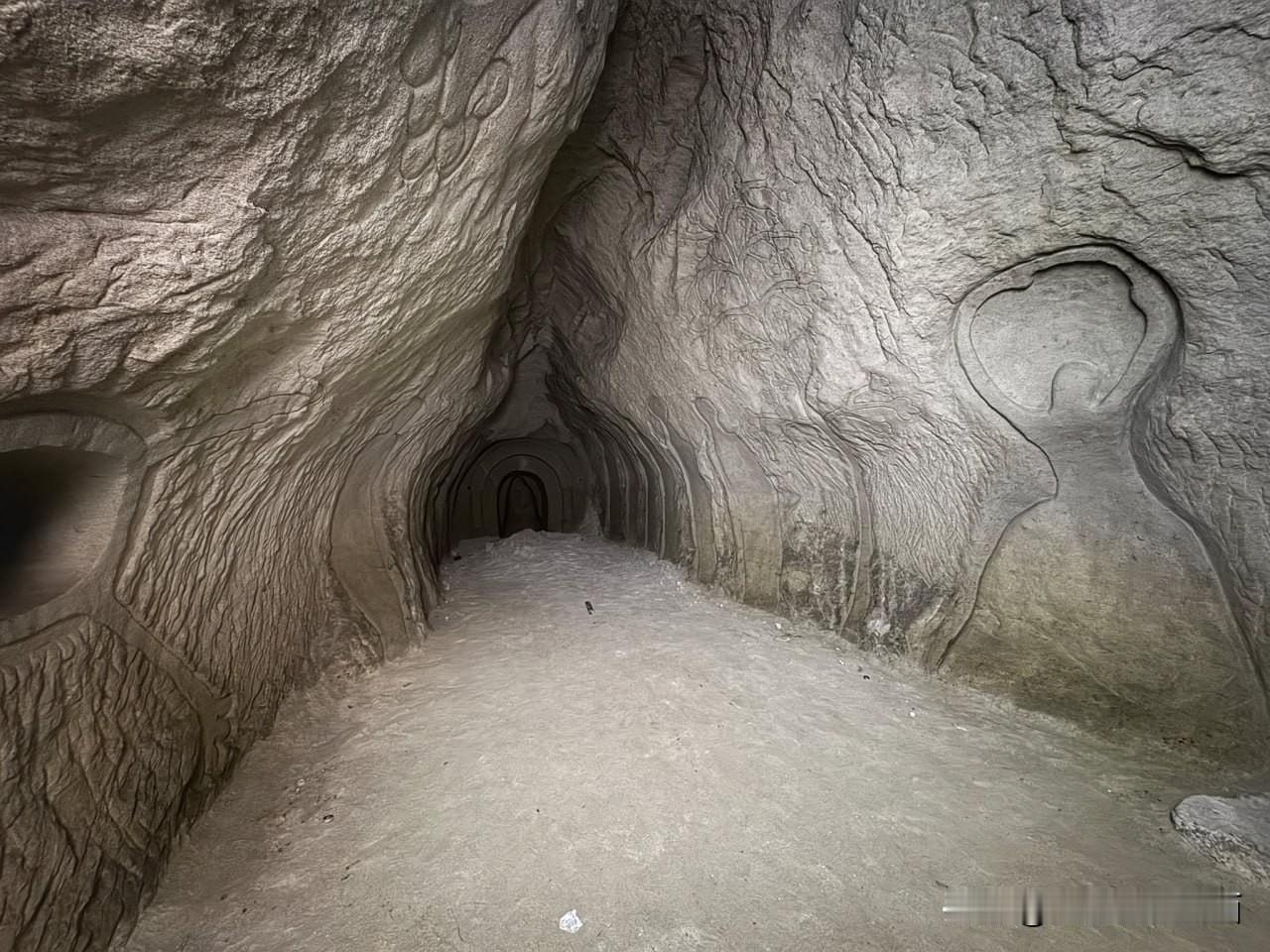 二战遗留地下迷宫！废弃80年，氛围感直接拉满🤐
 
谁能想到，奥地利深山里藏着