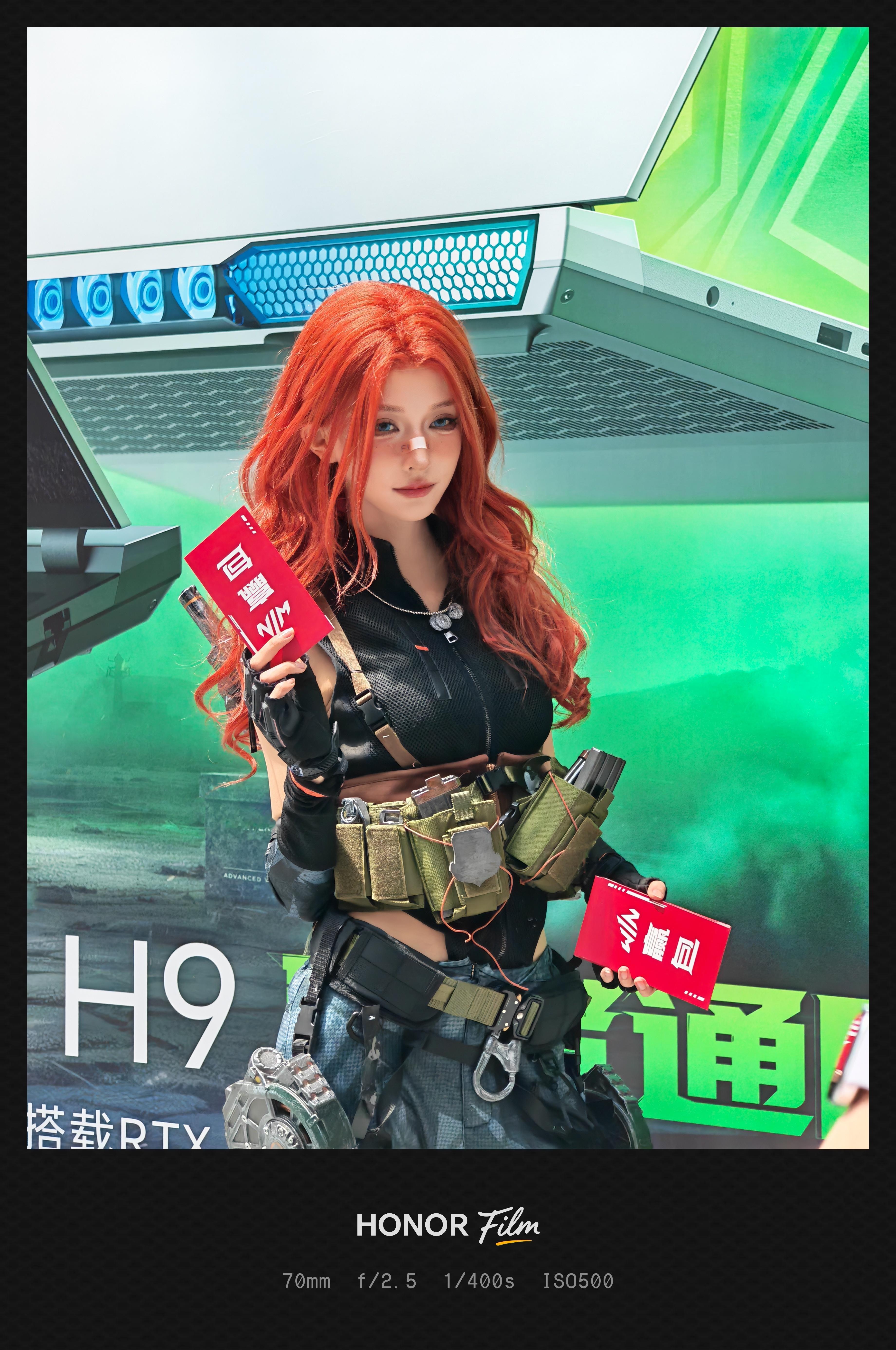 到荣耀发布会现场了。说实话有点小期待，想看那个跑马拉松拿冠军的机器人“闪电”到底