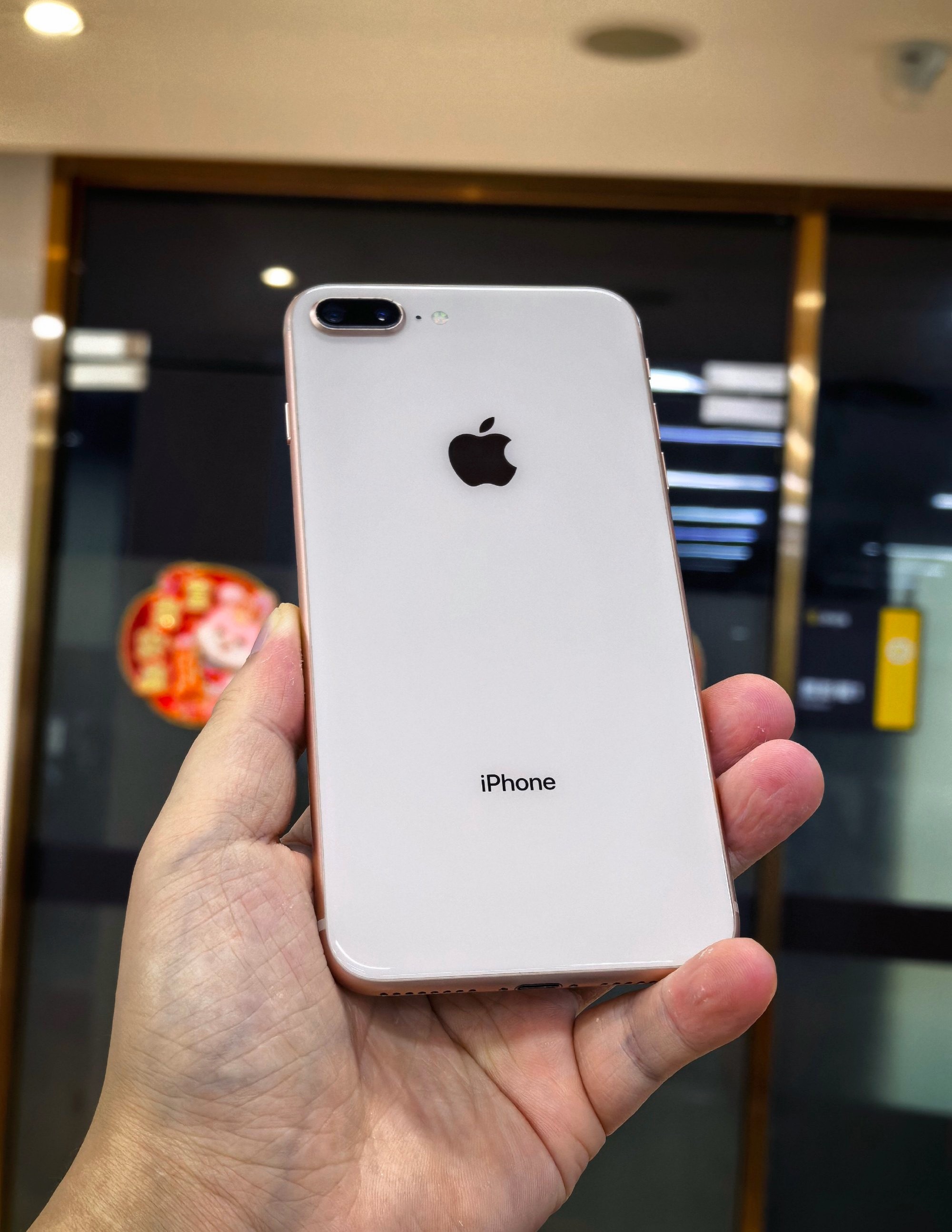 这一代的手感像玉一样润，让我看看在用iPhone 8 Plus朋友