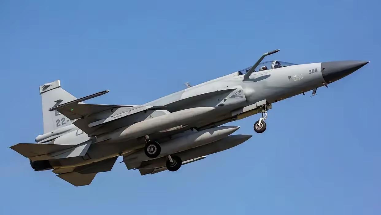 ​巴基斯坦和沙特完成了两国之间的一笔军事大订单40亿美元，其中20亿美元将可能会