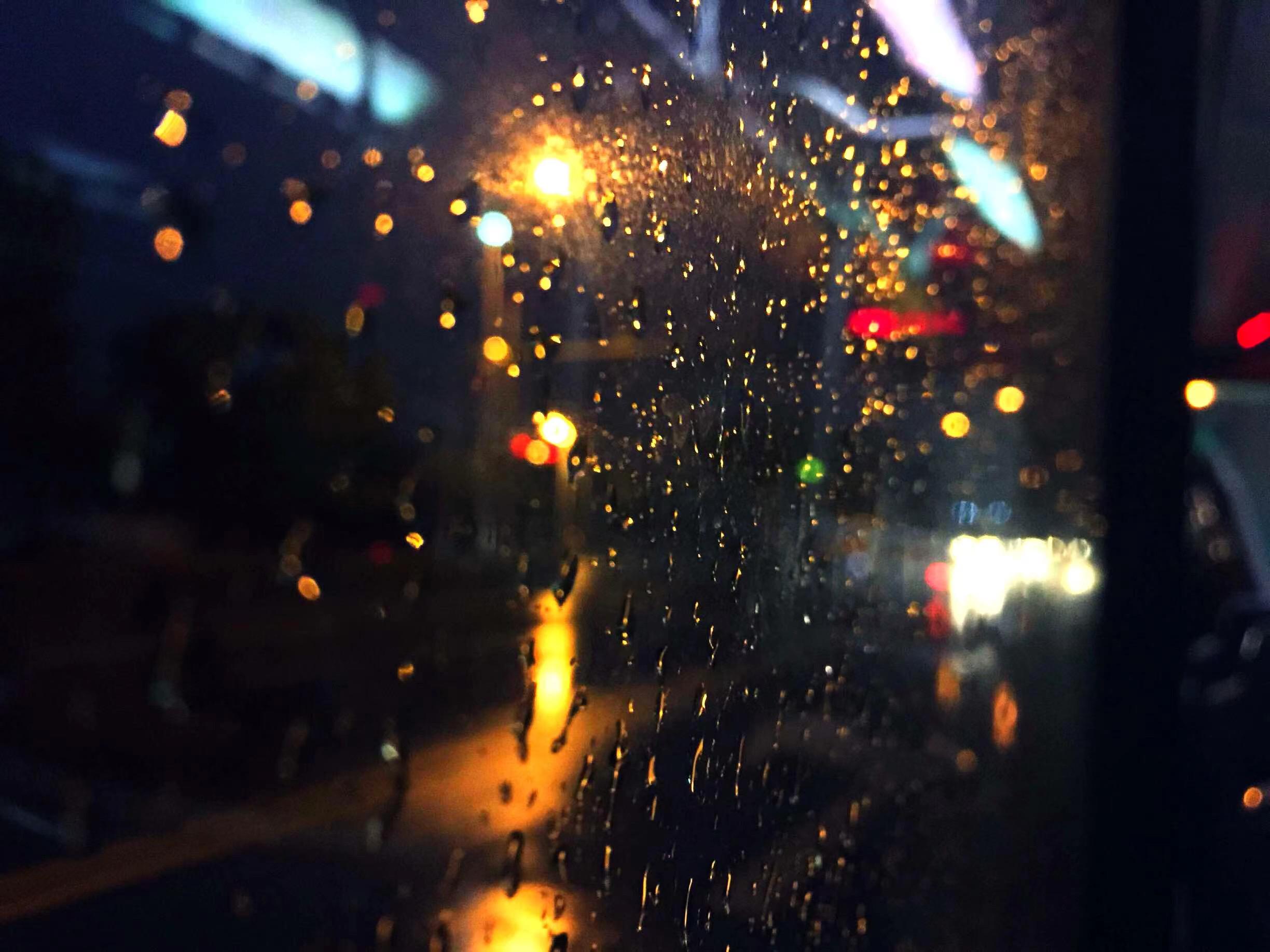 情绪会压垮明天，所以我们要保持乐观。
