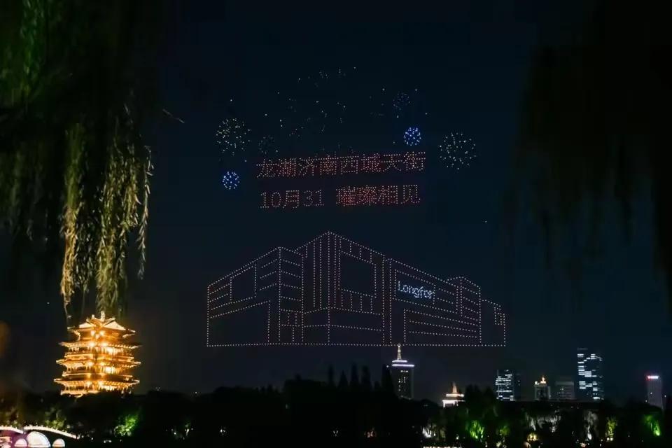 山东最大的龙湖天街-龙湖济南西城天街，定于10月31开业。


这是龙湖自己打广