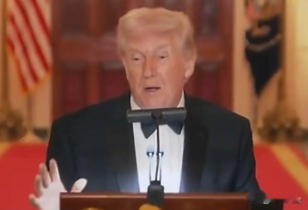 特朗普:“今天有人来见我，说大盐湖水土流失，正在快速干涸，必须拯救。我承诺会全力