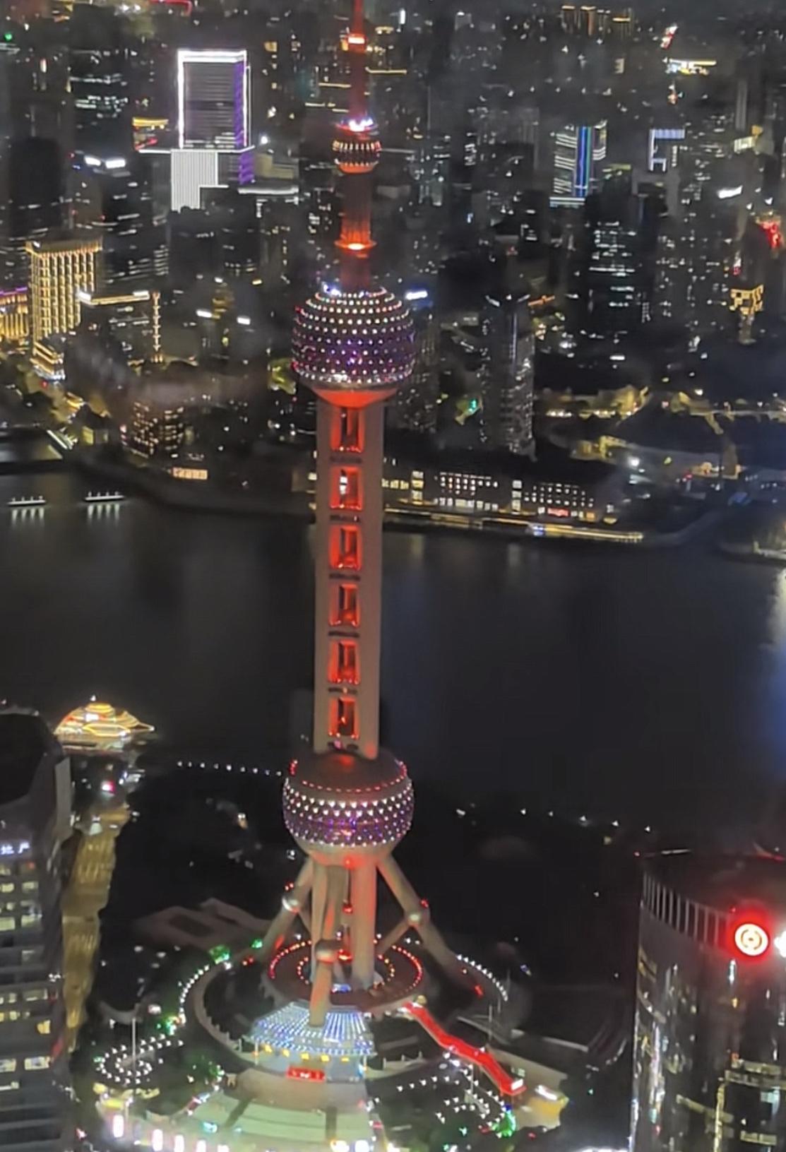 上海广州，两座地标性建筑，到底哪一个才更恢弘大气呢，这点一直有争议

说东方明珠