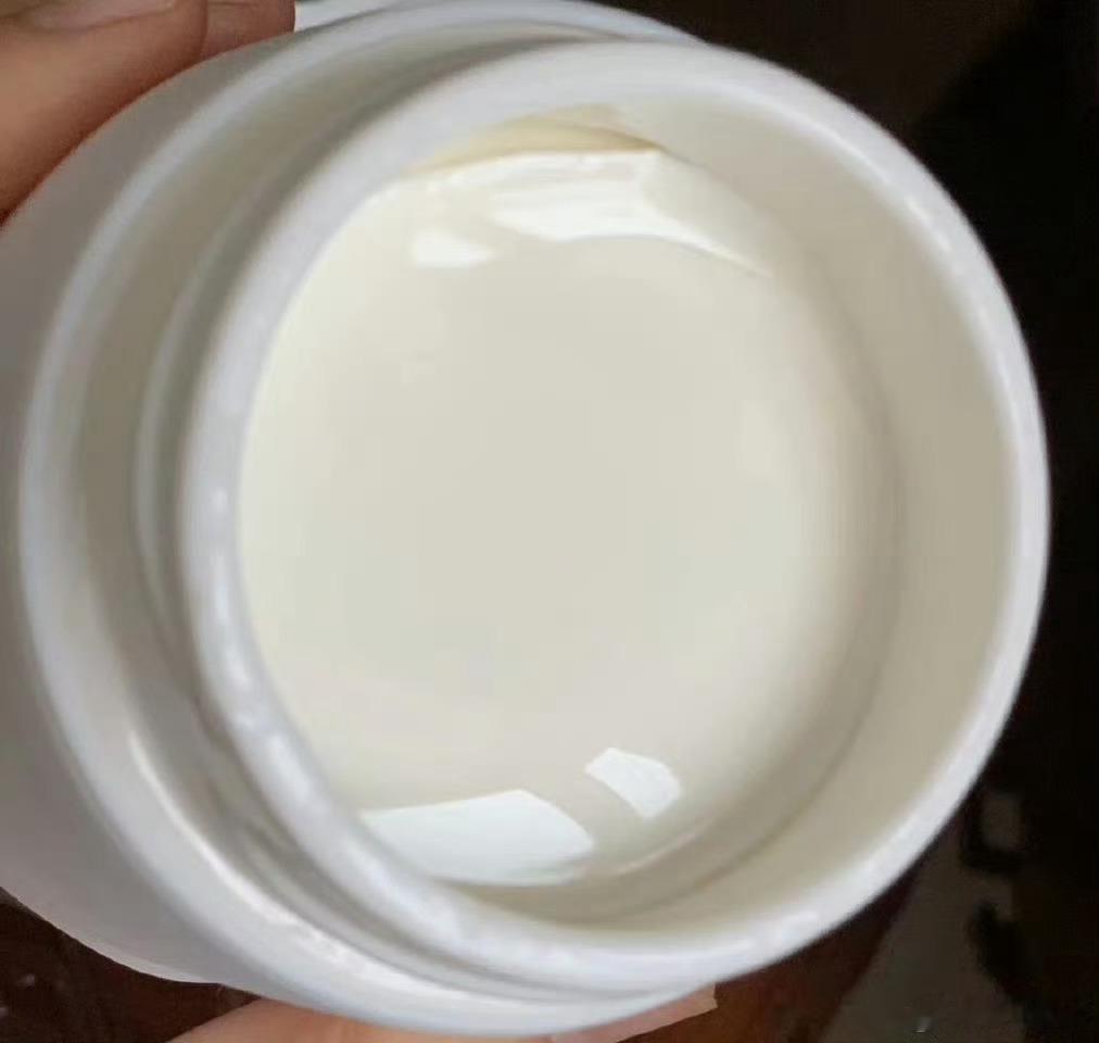 酸奶做成了。今天难得的晴天，赶上公交系统罢工。娜姐本来过来一起午餐，改天了。逛街