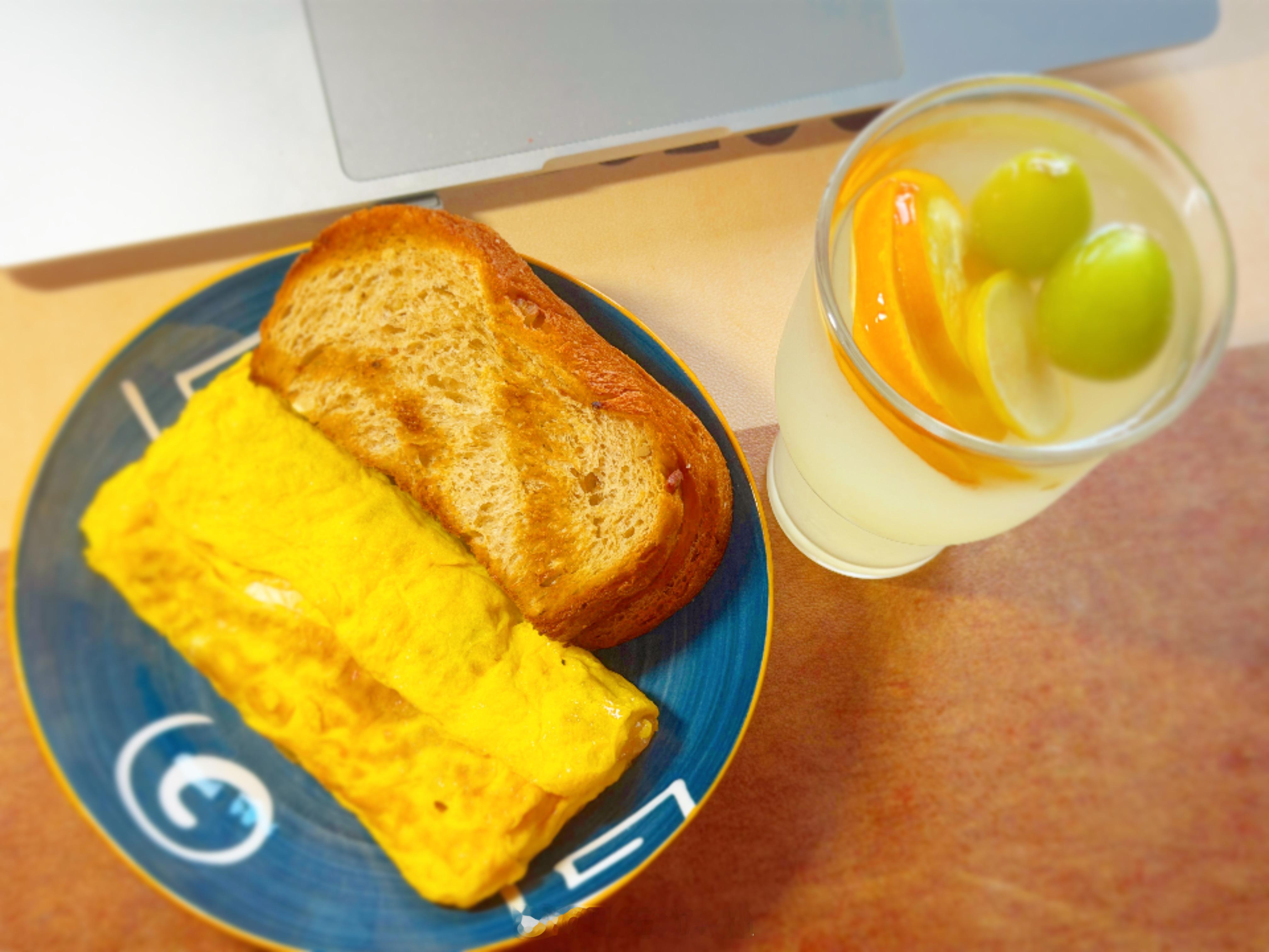 最近喜欢搞饮品，家里没菜了，将就一顿好了