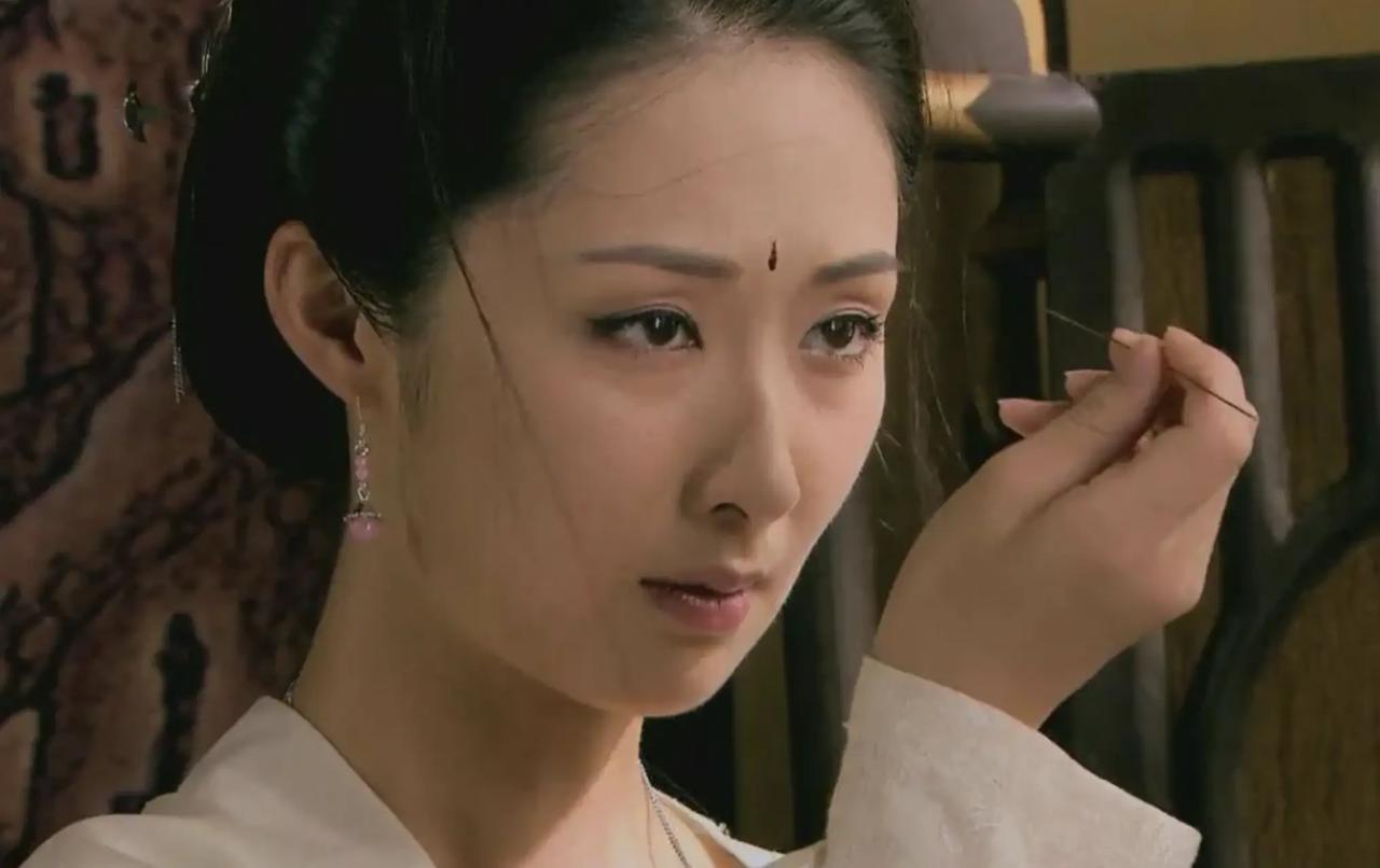 为什么历朝历代都不允许女性不结婚？

汉朝有条法律：女子超过15岁不嫁人，家里每