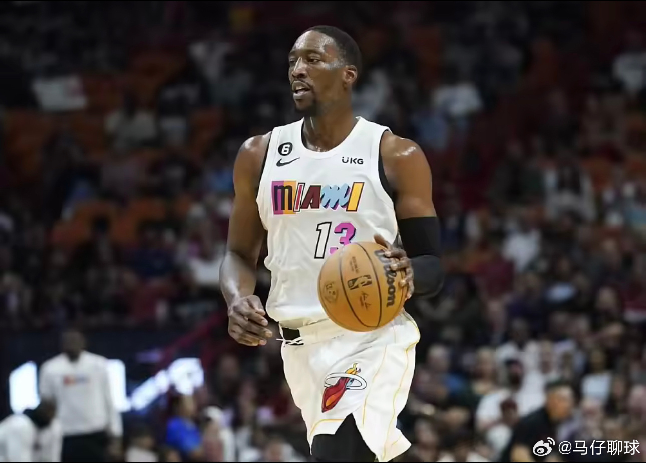 3月11日讯 NBA常规赛，热火今日主场迎战奇才。首节比赛中，阿德巴约火力全开，