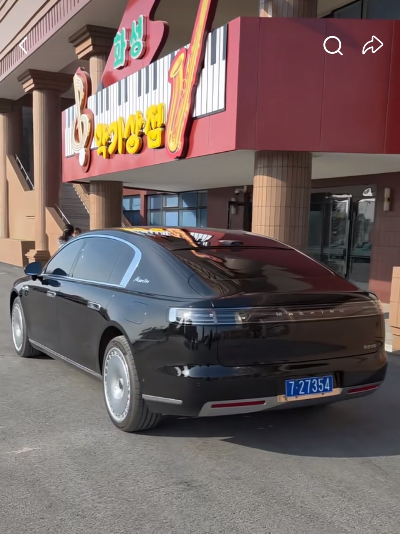 卧槽。谁把尊界拉到平壤了🙌😭🙌 还是顶级727车牌。朝鲜高层有品位！在朝鲜