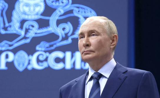 【俄罗斯正在积极帮助伊朗，这可能会延长战争。】旷日持久的冲突对俄罗斯有利。冲突持