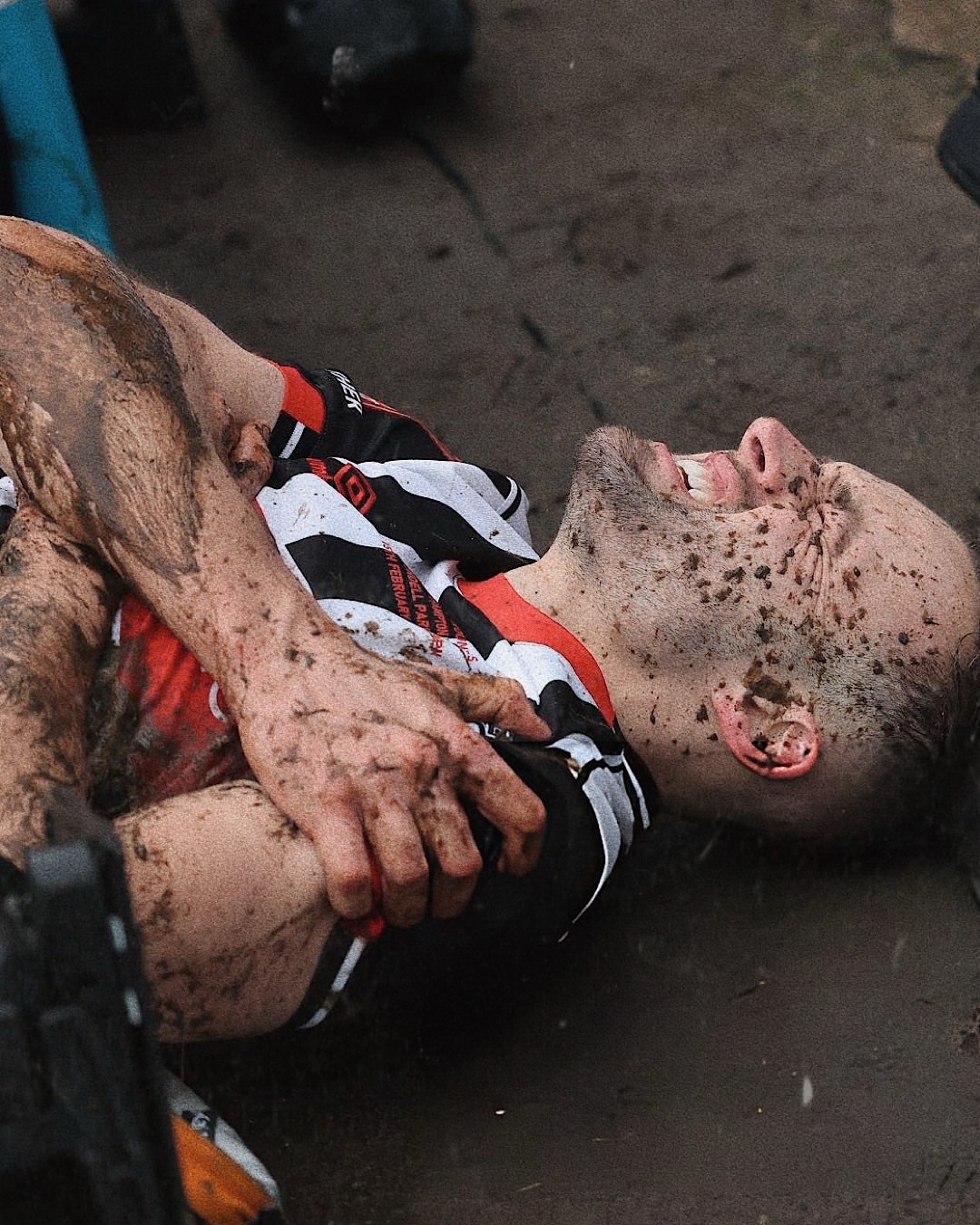 格里姆斯比vs狼队一场真正复古、原汁原味的足总杯对决📺 